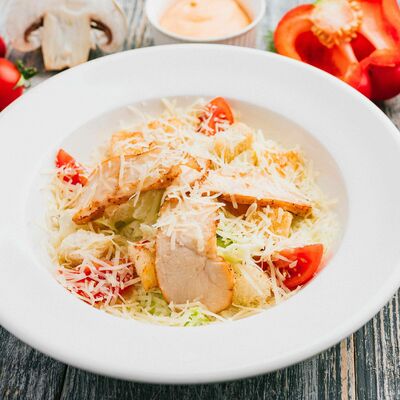 Салат Цезарь с курицей